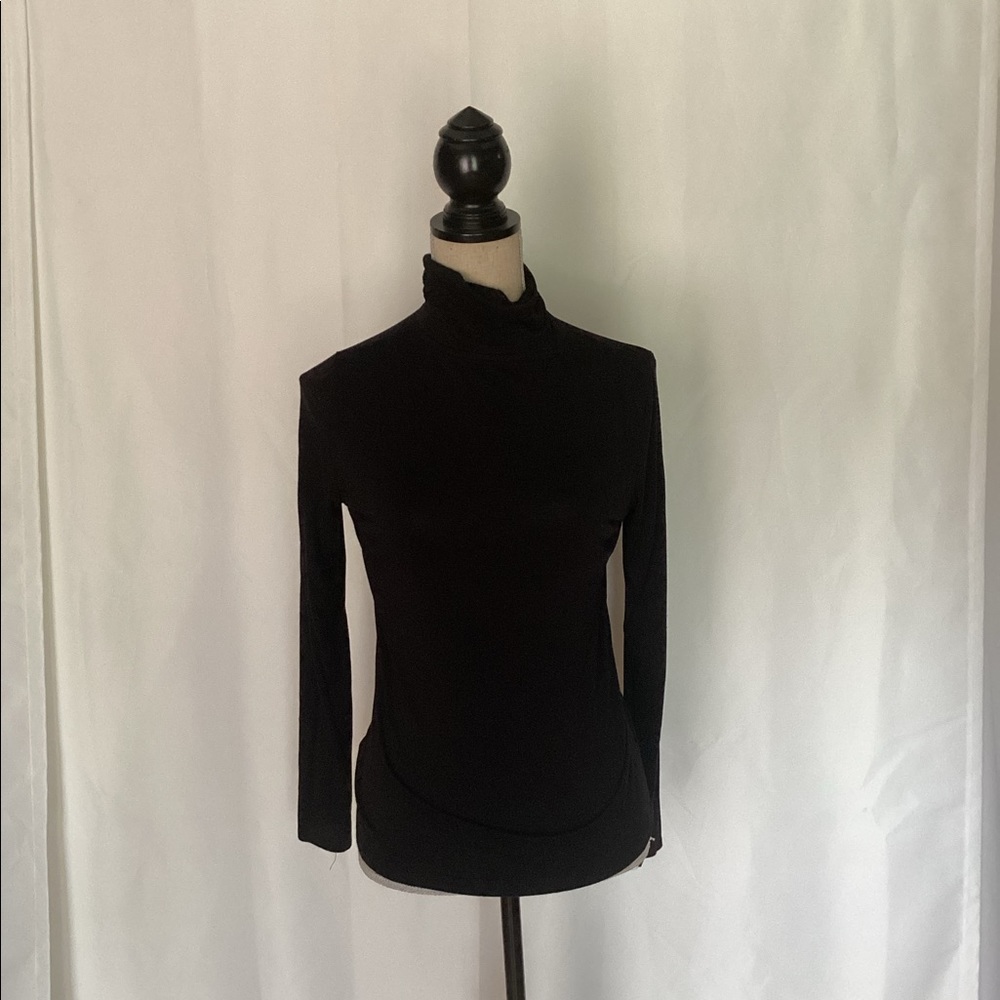 Light black turtleneck